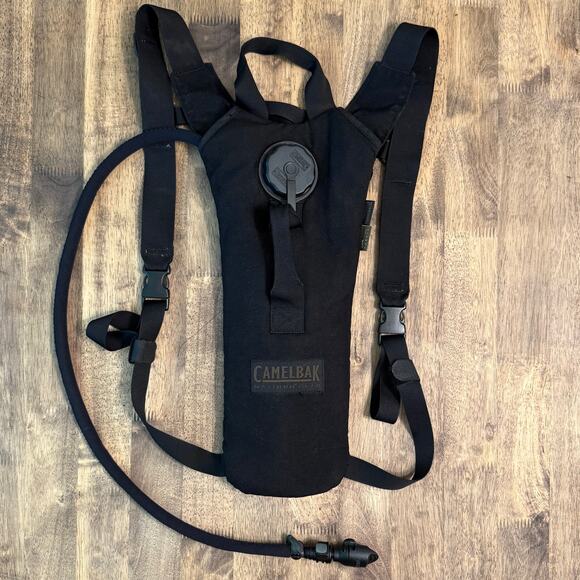 CamelBak ThermoBak Tactical Hydration Pack Mil Spec Crux Bladder Black 70oz/2L - Picture 2 of 10